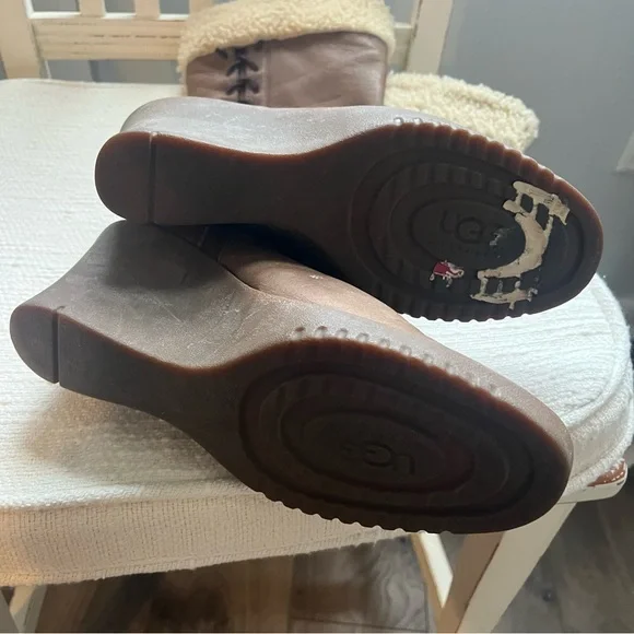 UGG 5450 Felicity Brown Leather Boots Sheepskin Cuff Wedge Heel Size 7 Pre-Owned - Picture 6 of 7